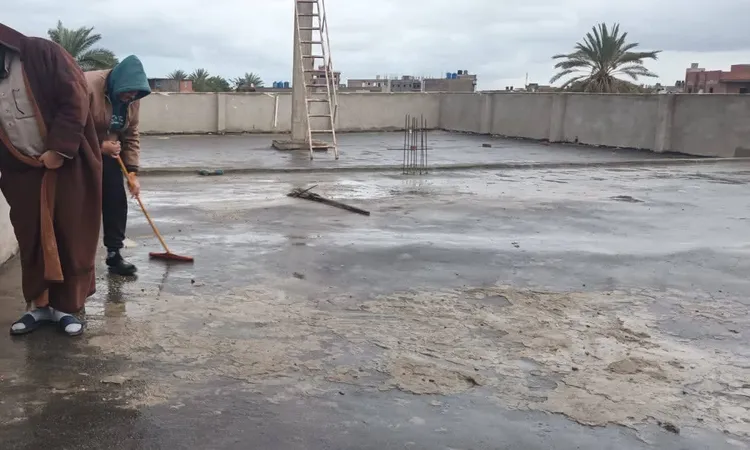 بعد موجة الأمطار الغزيرة.. أوقاف كفر الشيخ تواصل تطهير أسطح المساجد ونزح مياه الأمطار