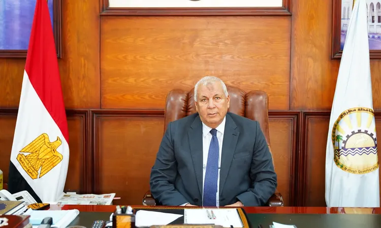 منح إجازة لـ50% من العاملين يومي الأربعاء والخميس.. محافظ مطروح يعلن رفع درجة الاستعداد لموجة الطقس السيء