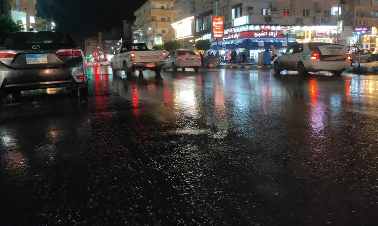 بدء هطول أمطار خفيفة متواصلة على السلوم ومطروح والساحل الشمالي