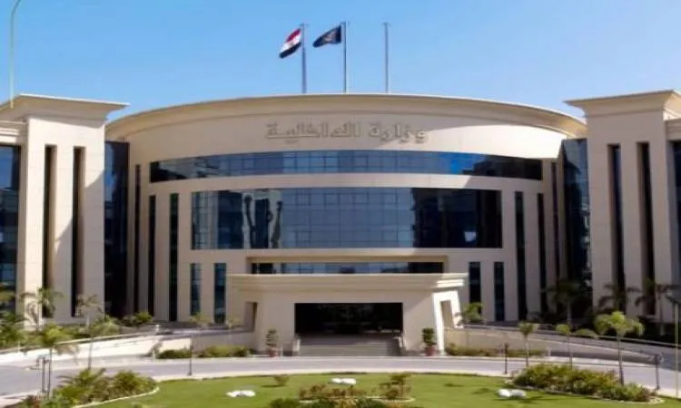 ضبط عامل وزوجته بقنا بتهمة التعدي على صغيرة وهتك عرضها