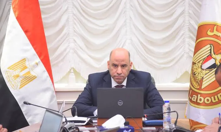 خلال 4 أيام.. “العمل”: 147 محضرًا لمخالفات الحد الأدنى للأجور وتشغيل عمالة أجنبية دون تراخيص