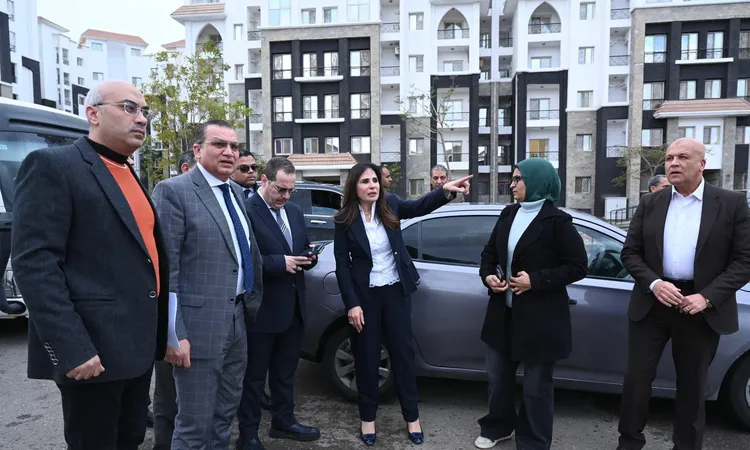 وزيرة الإسكان تتابع موقف الخدمات بالحي السكني الثالث “R3” في العاصمة الجديدة