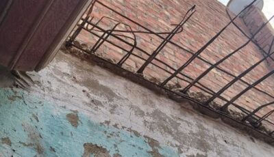 «البيت هيقع على عيالي».. استغاثة أسرة بكفر الشيخ بعد حفر برج سكني بجوار منزلهم