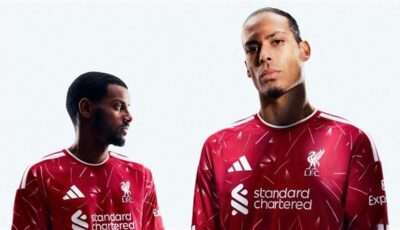 ليفربول يكشف عن قميصه الأساسي الجديد لموسم 2026-2027