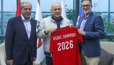 أبو ريدة يستقبل السفير الكندي داخل اتحاد الكرة