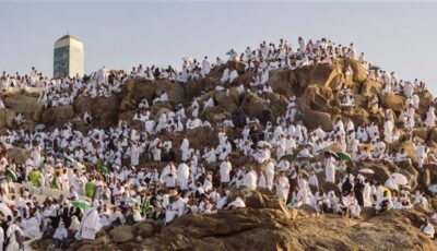 خطيب عرفة يدعو الحجاج للتمسك بالسلوك القويم والسكينة