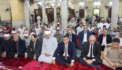 محافظ القليوبية يؤدي صلاة عيد الأضحى المبارك بمسجد ناصر بمدينة بنها وسط حشود المواطنين