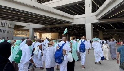 شكاوى من حجاج القرعة في مزدلفة بعد تركهم دون وسيلة نقل: «الباص سابنا والشنط معاه»