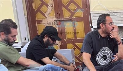 «وجع العمر وحزن القلب».. انهيار أحمد حلمي في اللحظات الأخيرة لوداع والدته للمثوى الأخير