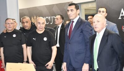 بالصور.. وزير الرياضة داخل غرفة الملابس بعد فوز المنتخب على روسيا استعدادًا للبرازيل