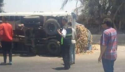 رفع آثار انقلاب سيارة نقل محملة بالبصل بطريق سنديون وإعادة الحركة المرورية لطبيعتها