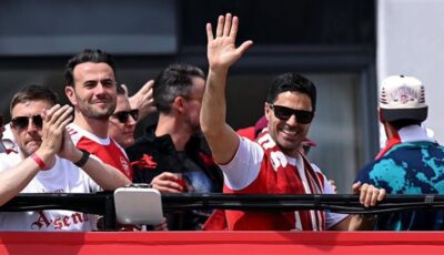 آرسنال يحتفل بلقب الدوري الإنجليزي وسط حضور جماهيري ضخم رغم خيبة الأبطال