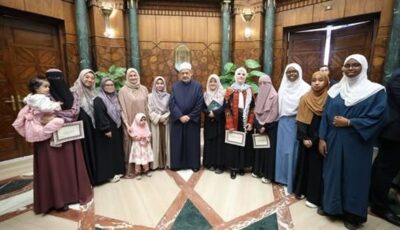 شيخ الأزهر يستقبل عددًا من الطلاب الوافدين ويوجه بتذليل العقبات أمامهم