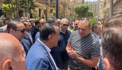 الإيجار القديم.. حوار ودي بين رئيس الوزراء وعدد من المواطنين فى منطقة وسط البلد