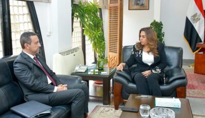 وزيرة التنمية المحلية والبيئة تتابع مع محافظ المنوفية مشروعات الخطة الاستثمارية ومبادرة “حياة كريمة”