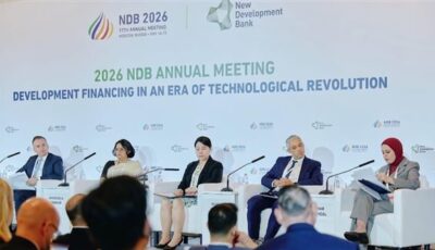 نائبة وزير الخارجية تلقي كلمة خلال الندوة الرئيسية لمحافظي بنك التنمية الجديد في موسكو