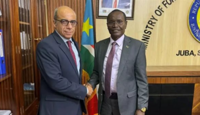 وزير خارجية جنوب السودان يستقبل السفير المصري في جوبا لبحث تعزيز العلاقات الثنائية