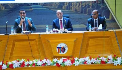 وزير العمل يُسلم خريجات التدريب المهني بالأقصر ماكينات خياطة لدعم المشروعات الصغيرة