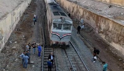 خروج عربة قطار عن القضبان في محطة بنها.. والهيئة تكشف التفاصيل