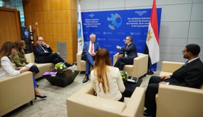 وزير التخطيط يعقد اجتماعًا ثنائيًا مع الأمين العام لمنظمة التعاون الاقتصادي والتنمية (OECD)