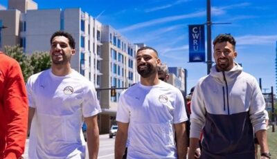 لاعبو المنتخب في جولة سير لمدة 15 دقيقة بمدينة كليفلاند لكسر الملل (صور)