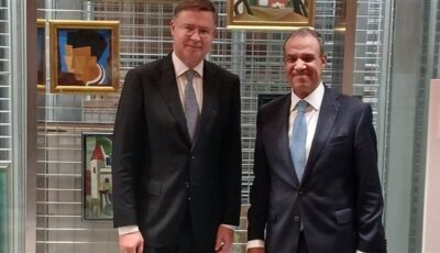وزير الخارجية يلتقي المفوض الأوروبي للاقتصاد والإنتاجية على هامش الاجتماع السنوي للبنك الأوروبي