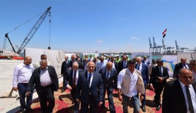 وزير النقل يتابع مشروعات تطوير موانئ الإسكندرية والدخيلة ويؤكد تعزيز مكانة مصر كمركز إقليمي للنقل واللوجستيات