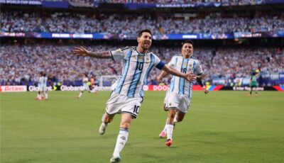 فيديو | هاتريك تاريخي لـ ميسي يقود الأرجنتين للفوز على الجزائر في كأس العالم