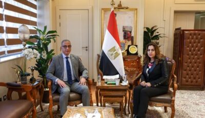 وزارة التنمية المحلية تستعرض مع محافظ الجيزة موقف المشروعات والخدمات