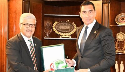 وزير الشباب والرياضة يبحث مع السفير الباكستاني بالقاهرة تعزيز التعاون المشترك بين الجانبين