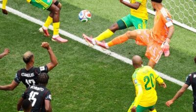 كندا تخطف بطاقة التأهل إلى دور الـ16 بهدف قاتل أمام جنوب أفريقيا(صور)