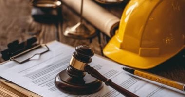 السكن والتغذية والانتقالات.. حقوق يكفلها قانون العمل الجديد للعمال