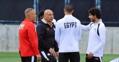 تعليمات دقيقة لهاني وربيعة من مدرب منتخب مصر قبل لقاء أستراليا الحاسم