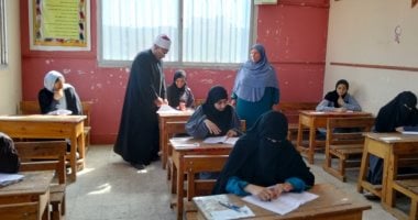هدوء بلجان الثانوية الأزهرية بالإسماعيلية خلال امتحان البلاغة