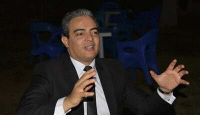 نقيب الإعلاميين مناقشًا ومحكمًا رسالة دكتوراه حول التناول الإعلامي لإصابات الملاعب بجامعة الإسكندرية