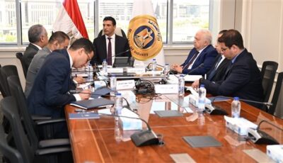 وزير الصناعة يبحث مع رئيس جمعية رجال الأعمال المصريين الأفارقة سبل تعزيز التعاون بين مصر وافريقيا