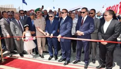رئيس قناة السويس ومحافظ بورسعيد يشهدان افتتاح كوبرى النصر العائم 2