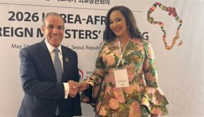 وزير الخارجية يبحث مع نظيرته النيجيرية سبل تعزيز التعاون الثنائي وتنسيق المواقف المشتركة