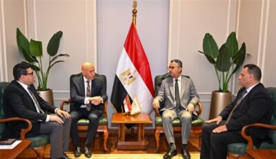 الدكتور شريف فاروق يكرم مفتش تموين بالإسكندرية تقديرًا لجهوده الرقابية المتميزة خلال إجازة عيد الأضحى المبارك