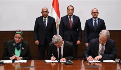 رئيس الوزراء يشهد توقيع اتفاقيتي الاستثمار والتشغيل وشراء الطاقة لمحطة طاقة رياح جبل الزيت
