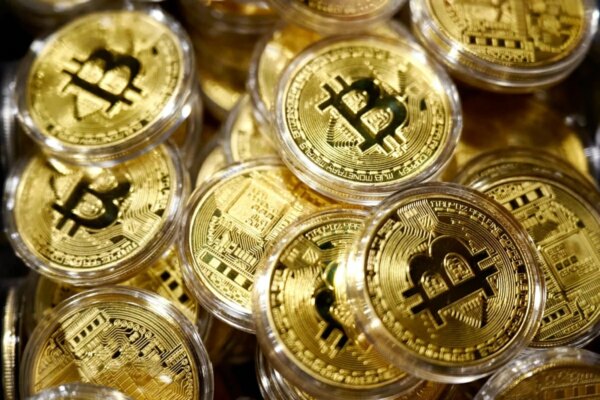 صناديق بيتكوين تتجه لأسوأ شهر مع تدفقات بـ4 مليارات دولار