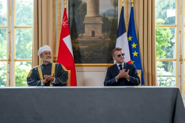 ماكرون: فرنسا ستتعاون مع سلطنة عمان والشركاء لإزالة ألغام «هرمز»