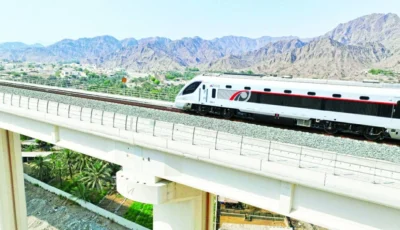 الإمارات .. انطلاق أولى رحلات قطار الركاب بين أبوظبي والفجيرة