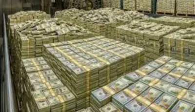 «مليار دولار وذهب وعقارات».. ماذا وجد الأمن العراقي داخل منازل المتهمين بالفساد؟
