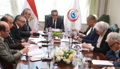 وزير الصحة يوجه بسرعة تطوير المستشفيات التعليمية ويعلن توسع الخدمات التخصصية بالمحافظات