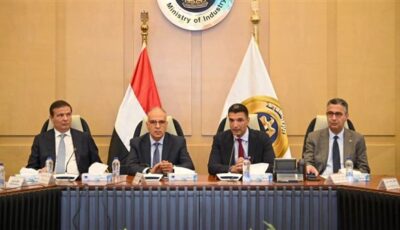الحكومة تتحرك لضبط استهلاك المياه بالمصانع.. ولجنة مشتركة لتقييم الصناعات الغذائية