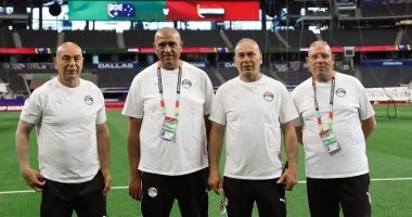 حسام حسن وفريقه يتفقدون ملعب مواجهة مصر وأستراليا استعدادا للمباراة