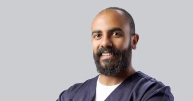 الإسماعيلي يعتمد إجراءات جديدة لتعزيز وتطوير الخدمات الطبية في القطاع الصحي