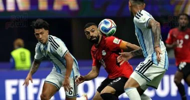 محمد صلاح يحفز لاعبي منتخب مصر بعد الخسارة أمام الأرجنتين في كأس العالم