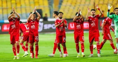 الأهلي يدرس عدم ضم لاعبين أجانب إلى وسط الفريق في الموسم المقبل